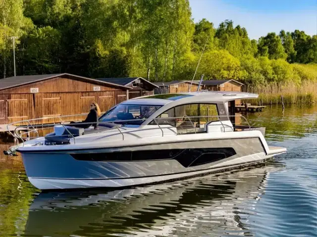 Sealine C335V