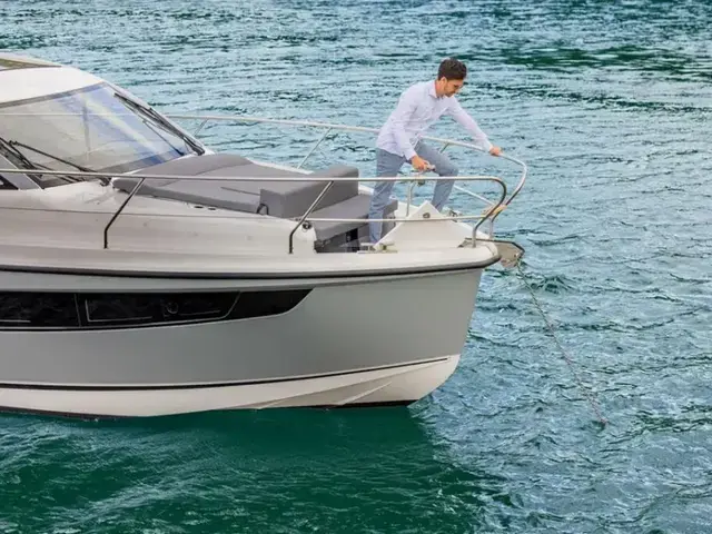 Sealine C335V