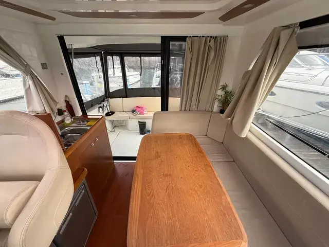 Beneteau Antares 880