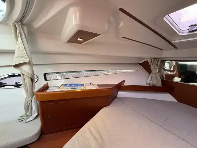 Beneteau Antares 880