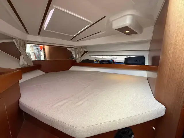 Beneteau Antares 880