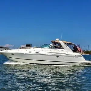 1999 Cruisers Yachts 3870 Express