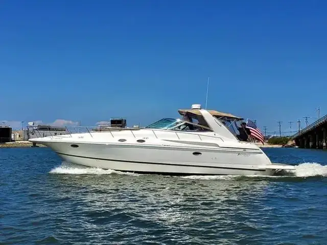 Cruisers Yachts 3870 Express