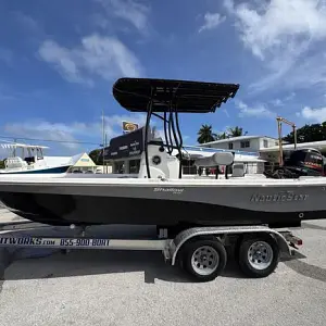 2022 Nauticstar 215 XTS Shallow Bay