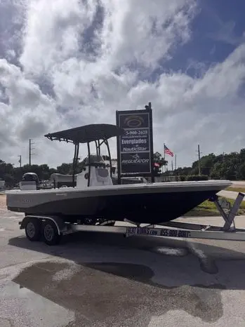 2022 Nauticstar 215 xts shallow bay