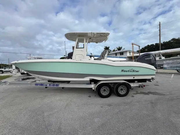 2022 Nauticstar 251 hybrid