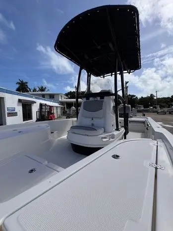 2022 Nauticstar 215 xts shallow bay