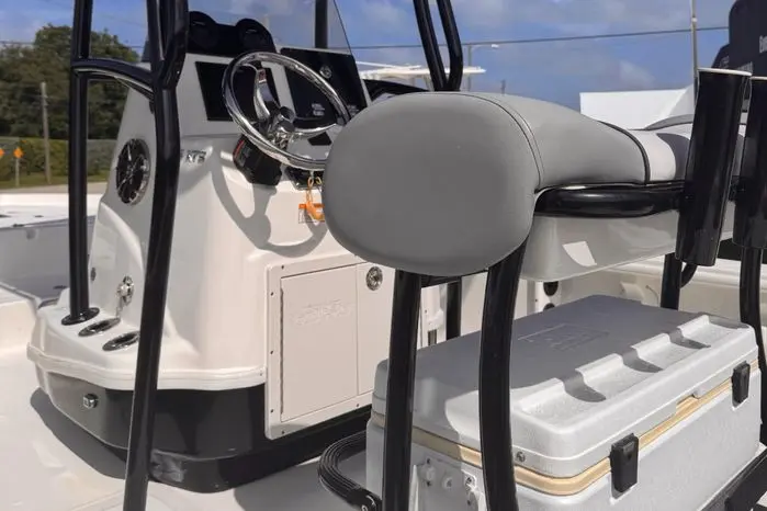 2022 Nauticstar 215 xts shallow bay