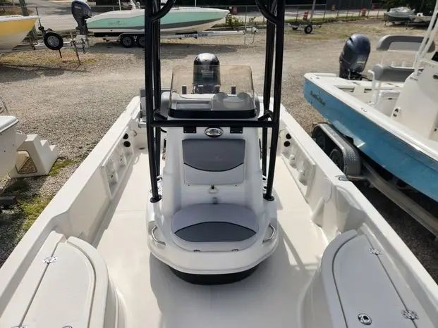 2022 Nauticstar 215 xts shallow bay