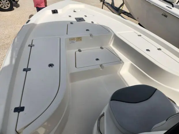 2022 Nauticstar 215 xts shallow bay