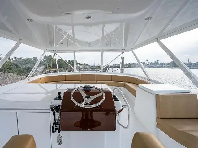 Hatteras 68 Convertible