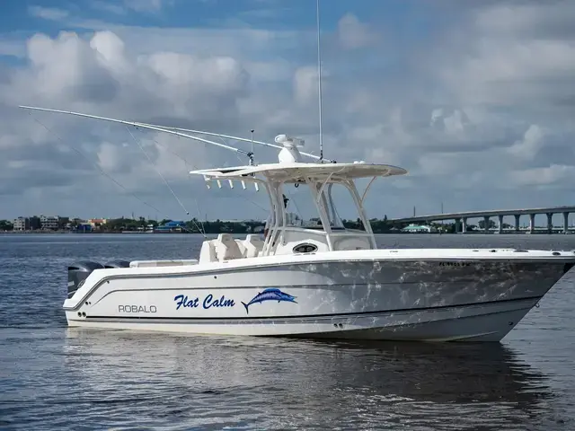 Robalo R300 Center Console