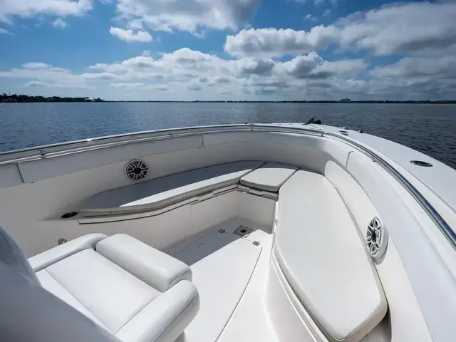 Robalo R300 Center Console