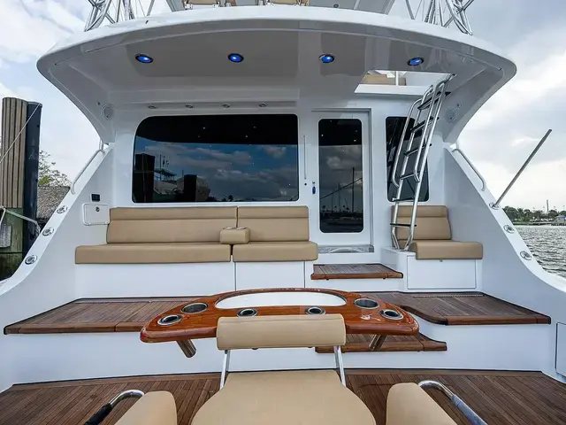 Hatteras 68 Convertible