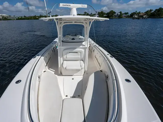 Robalo R300 Center Console