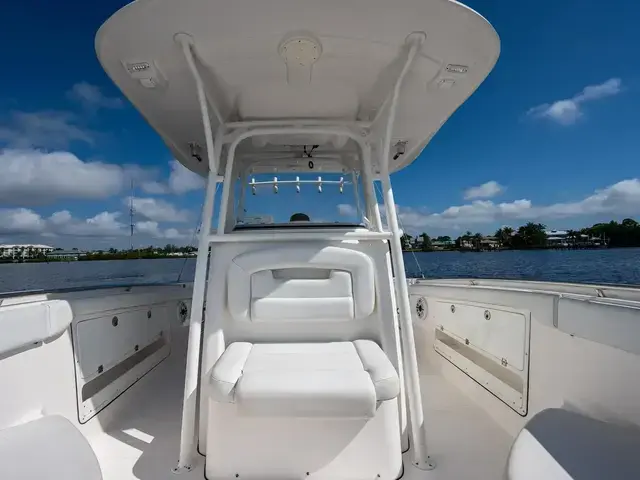 Robalo R300 Center Console