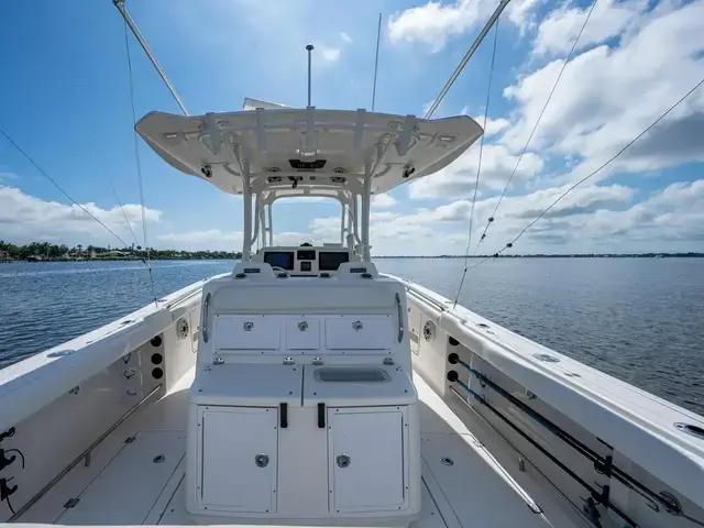 Robalo R300 Center Console