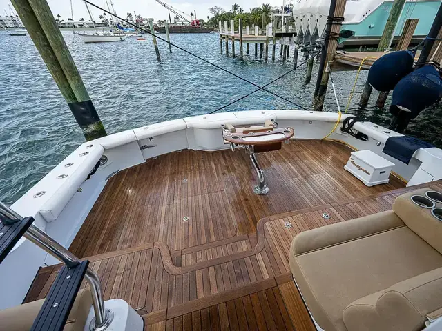 Hatteras 68 Convertible