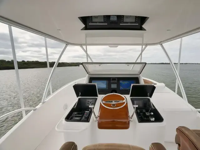 Viking Yachts Sky Bridge