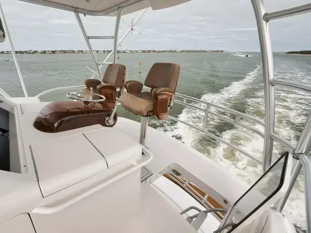 Viking Yachts Sky Bridge