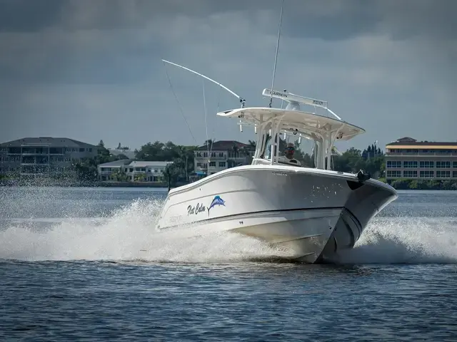 Robalo R300 Center Console