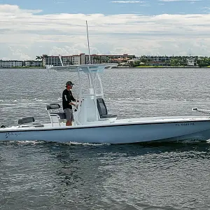 2018 Yellowfin 24 Bay CE