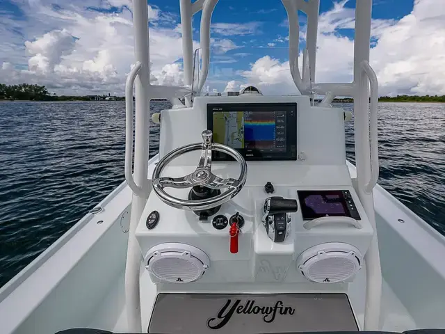 Yellowfin 24 Bay CE