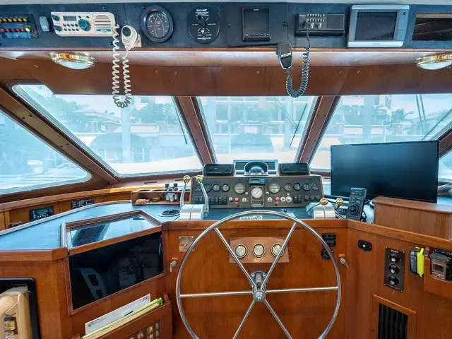 Tollycraft Pilothouse