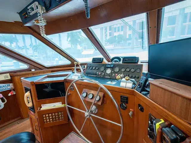 Tollycraft Pilothouse