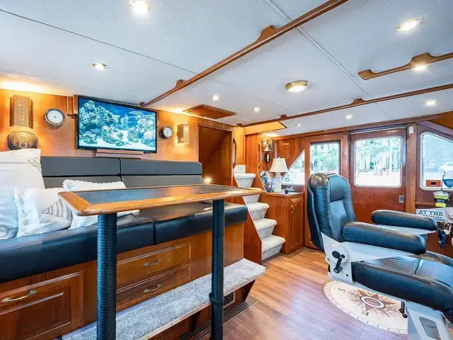 Tollycraft Pilothouse