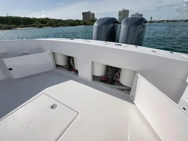 Jupiter 31 Center Console