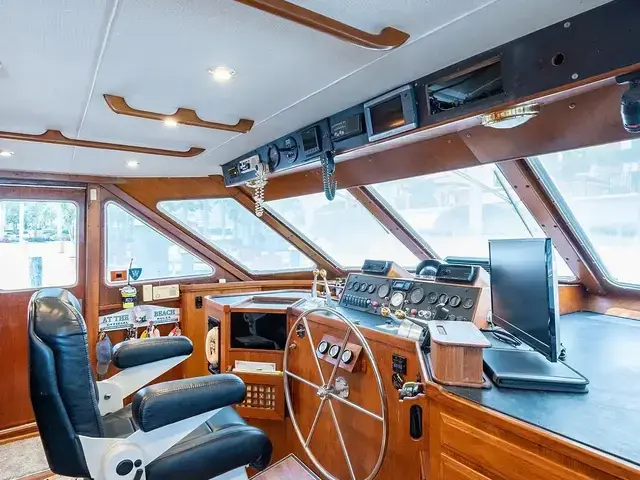 Tollycraft Pilothouse