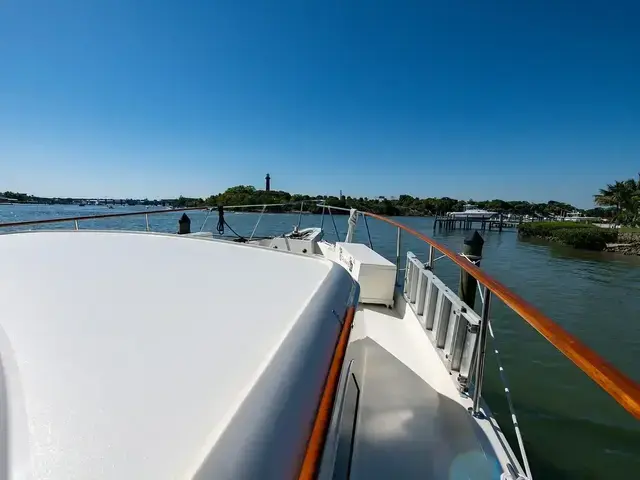 Hatteras 72 Motor Yacht