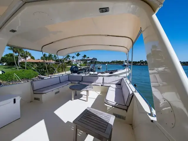 Hatteras 72 Motor Yacht