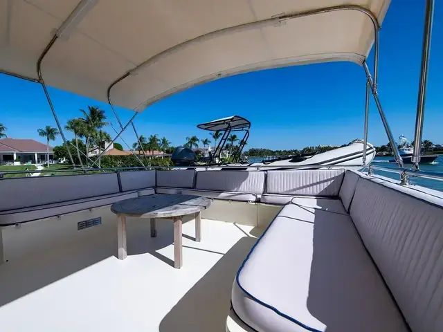 Hatteras 72 Motor Yacht