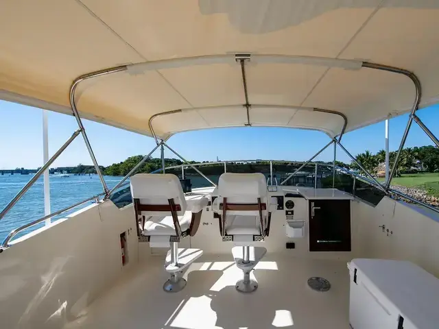 Hatteras 72 Motor Yacht