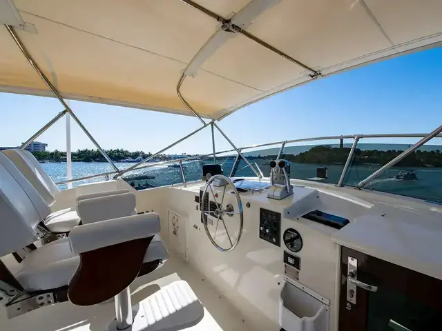 Hatteras 72 Motor Yacht