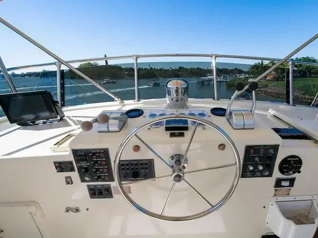 Hatteras 72 Motor Yacht