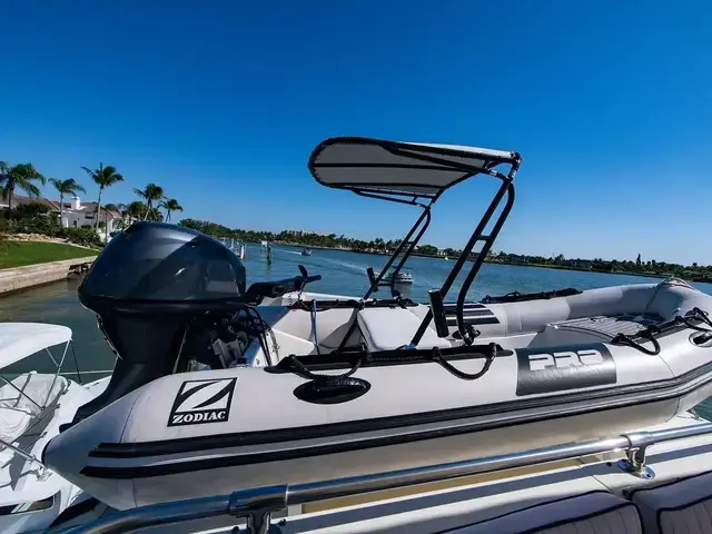 Hatteras 72 Motor Yacht