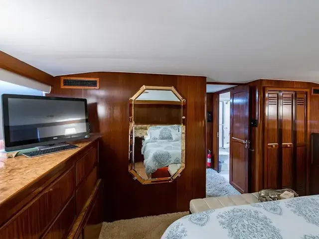 Hatteras 72 Motor Yacht