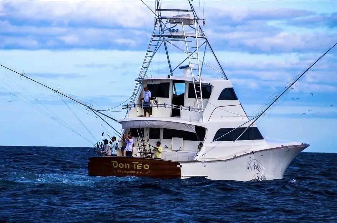 2001 American custom enclosed flybridge