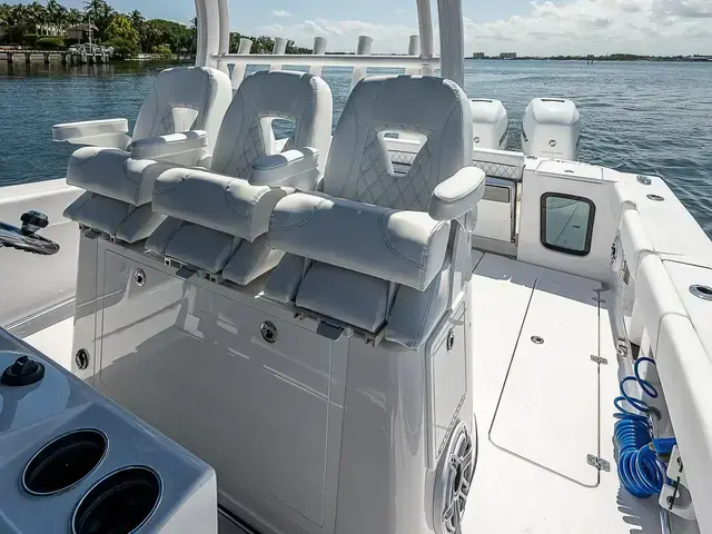 Sportsman Open 352 Center Console