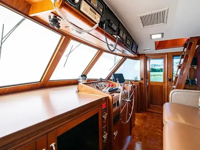 Hatteras 72 Motor Yacht