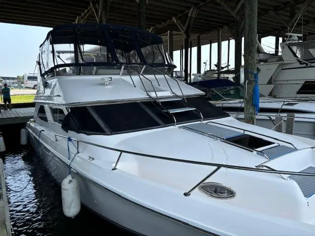 1996 Sea Ray 440 express bridge