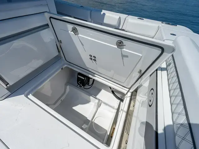 Sportsman Open 352 Center Console