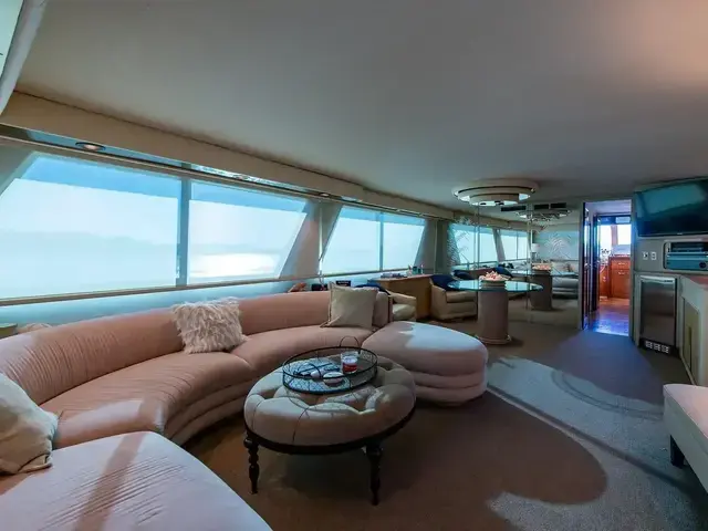 Hatteras 72 Motor Yacht