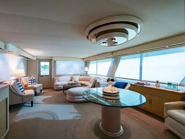 Hatteras 72 Motor Yacht