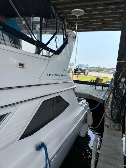 1996 Sea Ray 440 express bridge