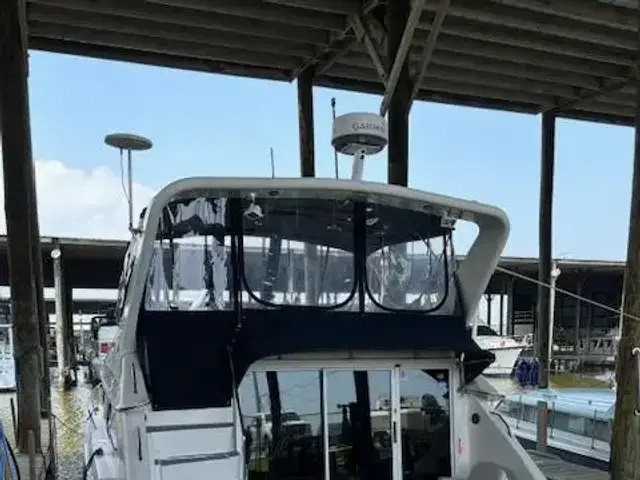 Sea Ray 440 Express Bridge