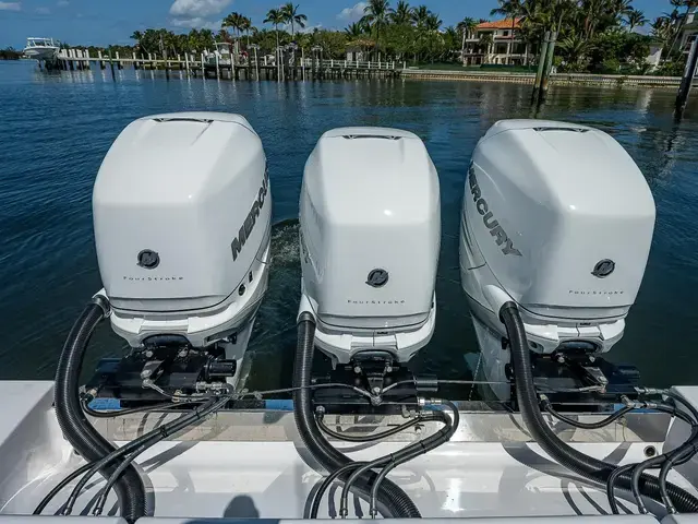 Sportsman Open 352 Center Console